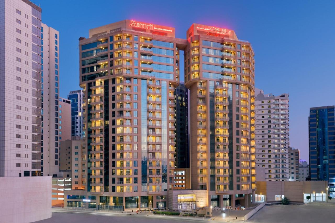 Marriott Executive Apartments Manama, Bahrain Esterno foto The hotel in 2011
