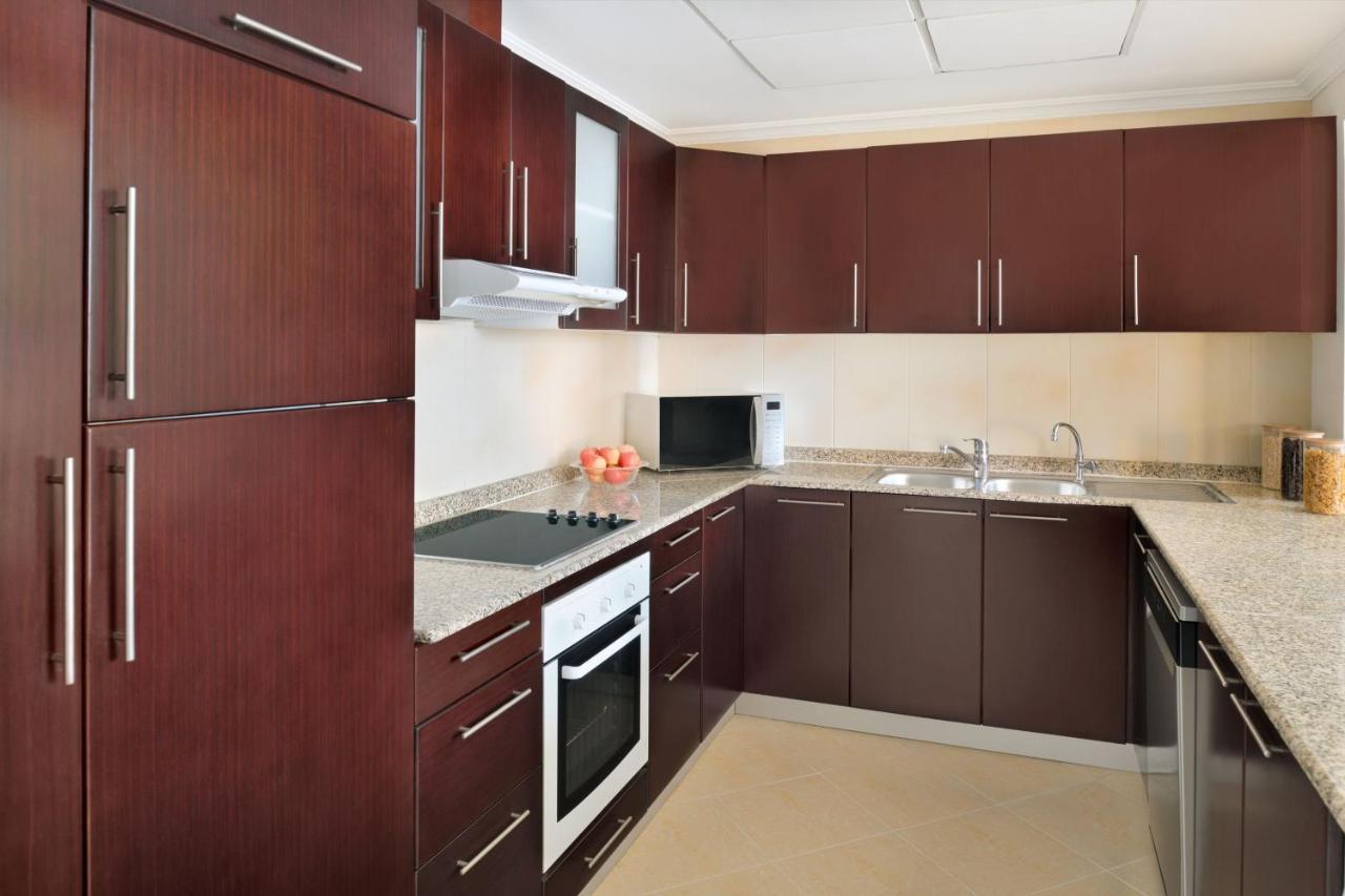 Marriott Executive Apartments Manama, Bahrain Esterno foto A modern kitchen
