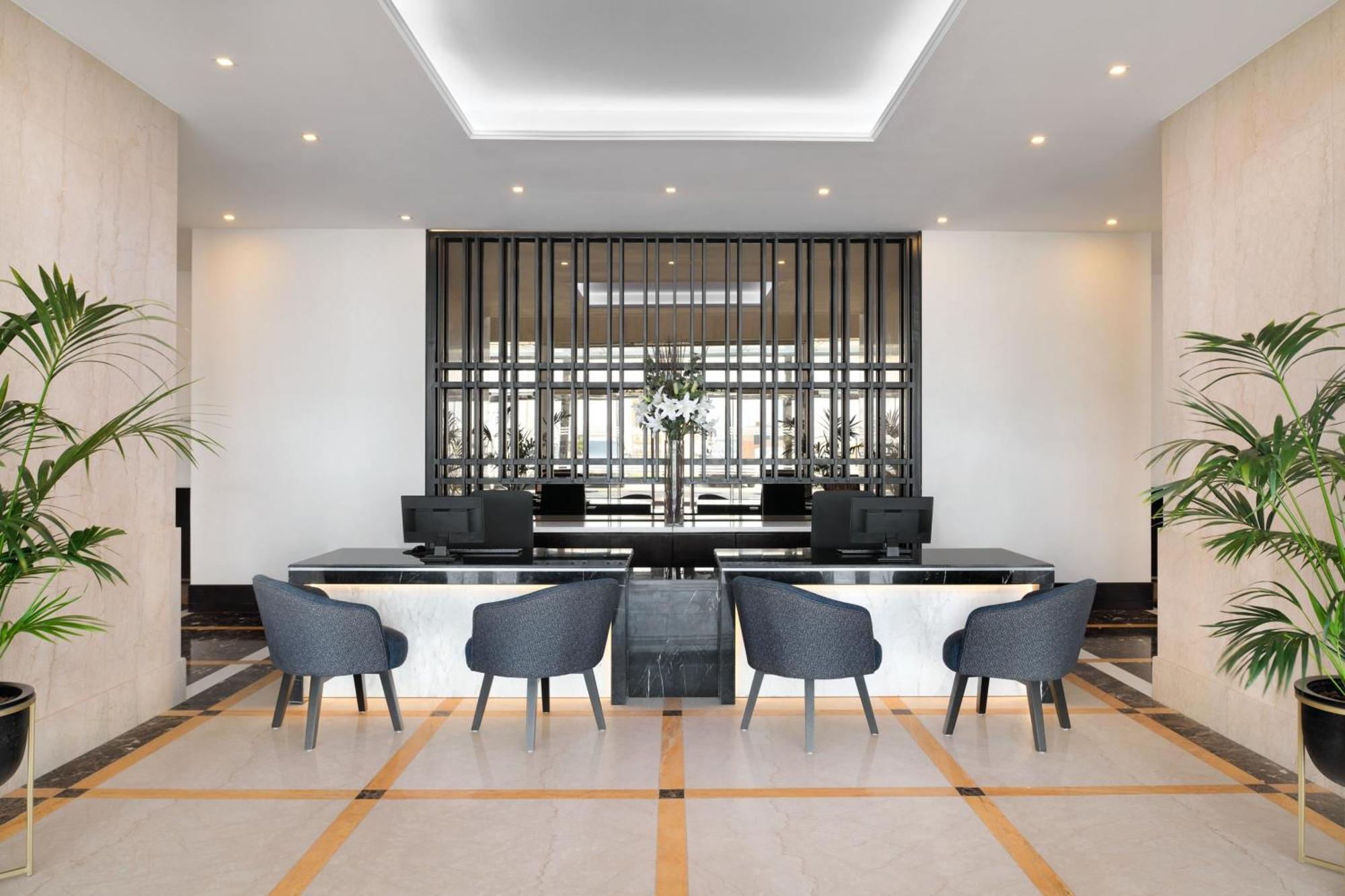 Marriott Executive Apartments Manama, Bahrain Esterno foto The lobby of the hotel