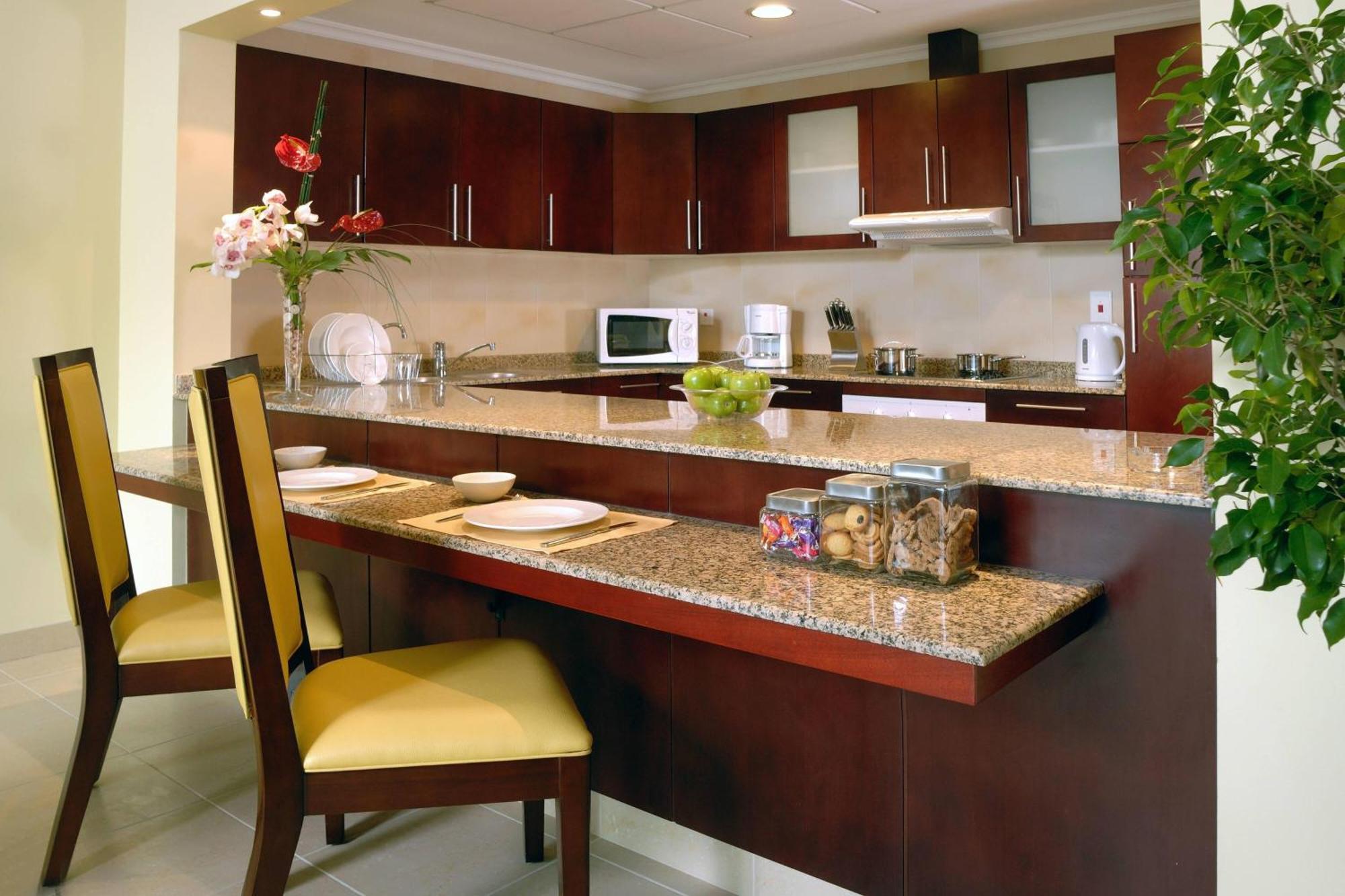 Marriott Executive Apartments Manama, Bahrain Esterno foto A modern kitchen