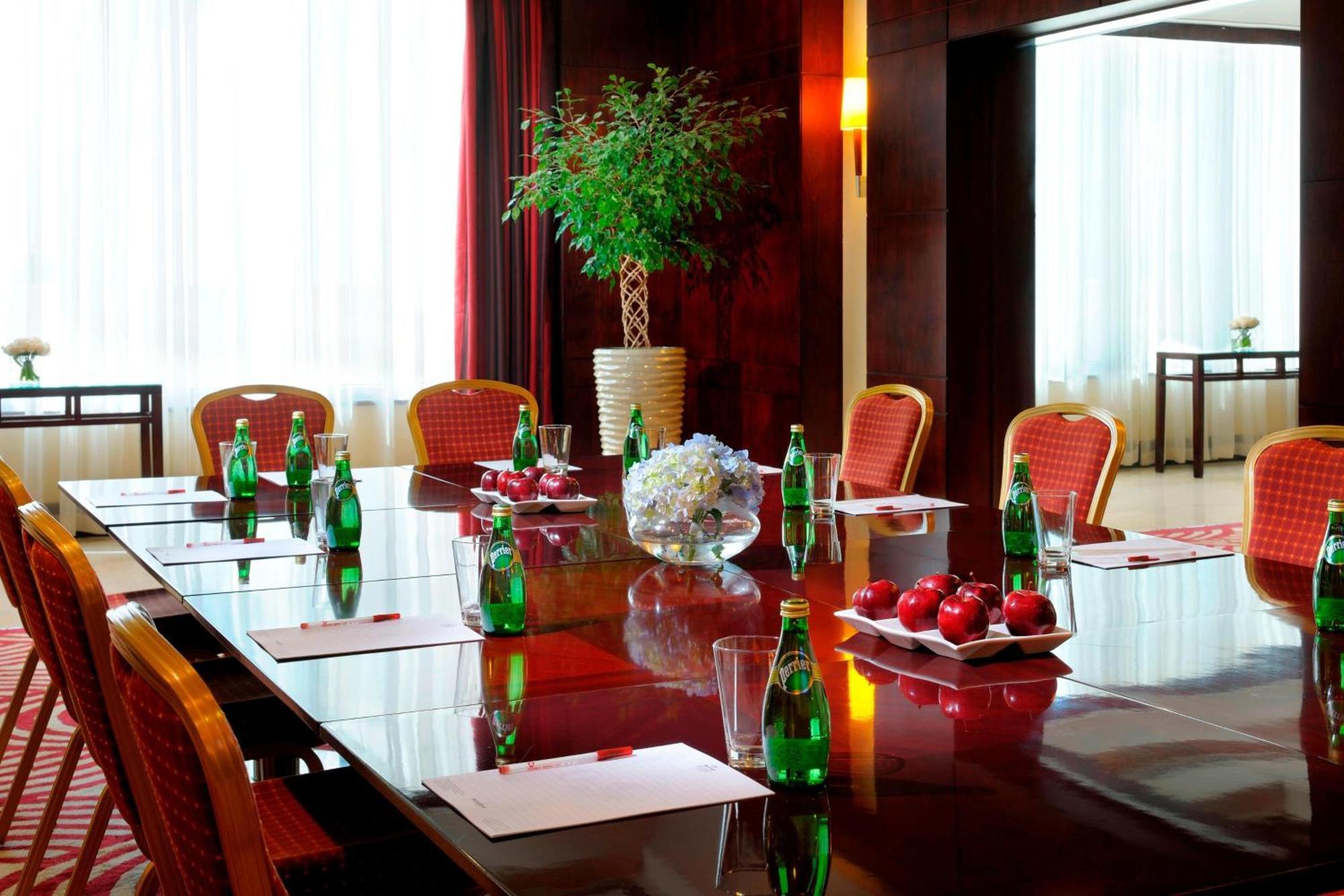 Marriott Executive Apartments Manama, Bahrain Esterno foto Meeting room